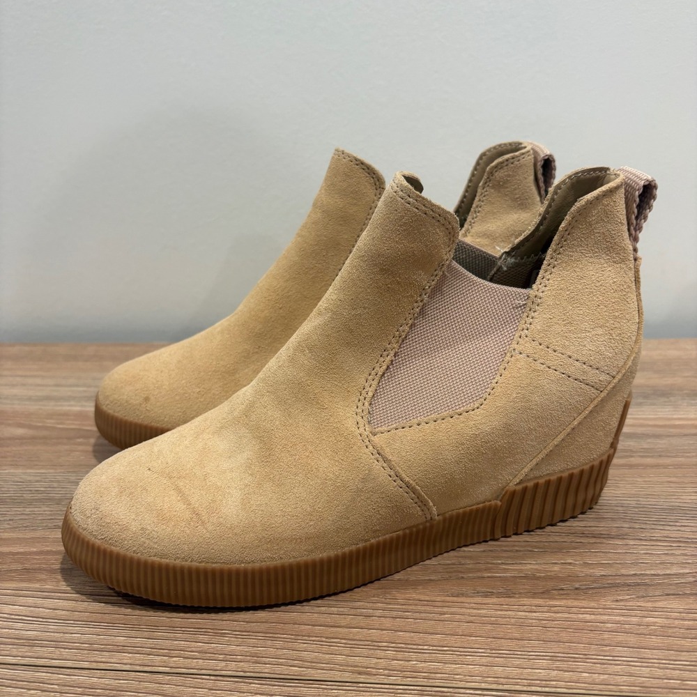 NWT Sorel Out N About III Wedge Bootie Women Tan 7.5 Waterproof Suede Chelsea - Picture 1 of 11